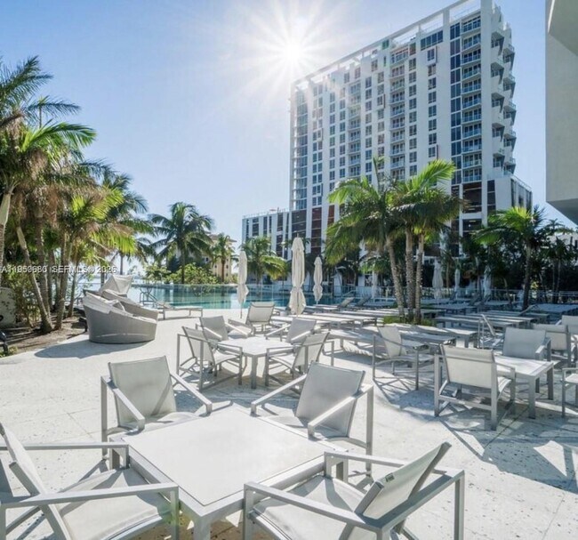 Foto del edificio - 460 NE 28th St