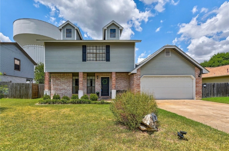 Front Yard - 3312 Monument Dr