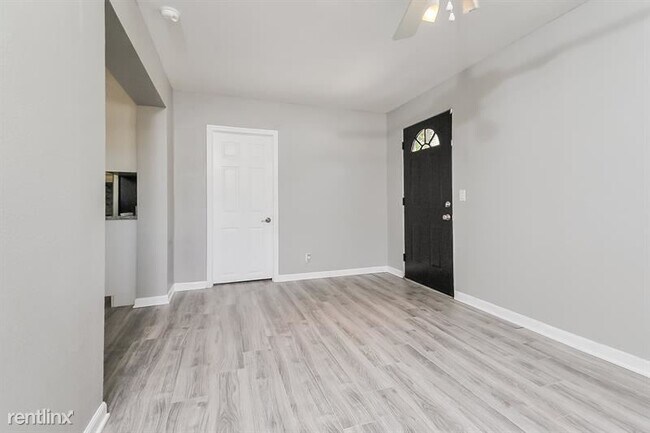 Foto del edificio - 3 br, 1.5 bath House - 3306 West Paul Aven...