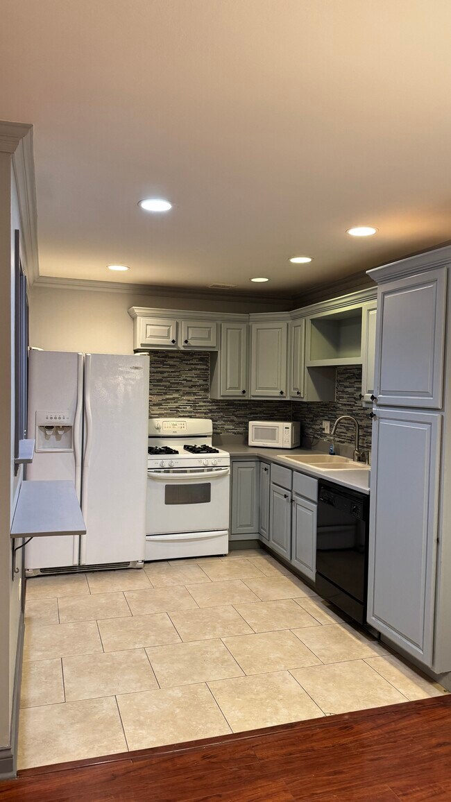 Foto del edificio - 9S060 Lake Dr