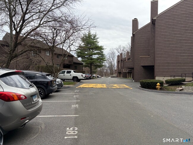 Building Photo - 166 Old Brookfield Rd