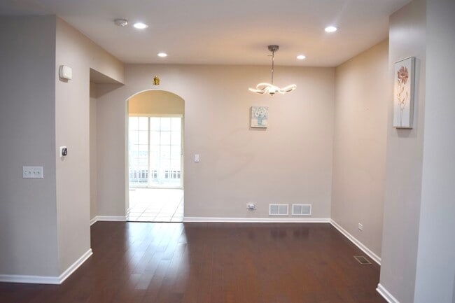 Building Photo - 1260 Evergreen Ave