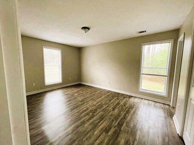 Building Photo - 3502 Edgeworth Dr