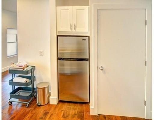 Building Photo - 33 Maverick Square