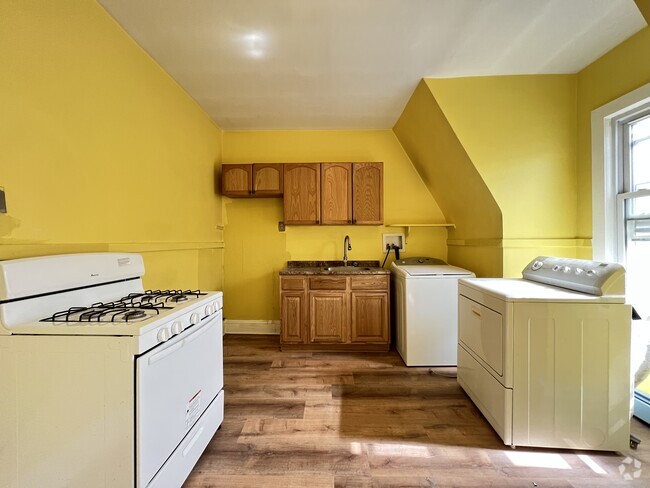 Building Photo - 32 Fabyan Pl