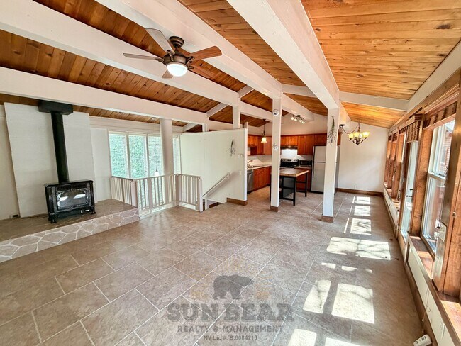 Building Photo - 702 College Dr