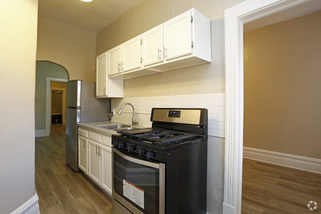 2BR, 1BA - 1200 SF - The Lafayette