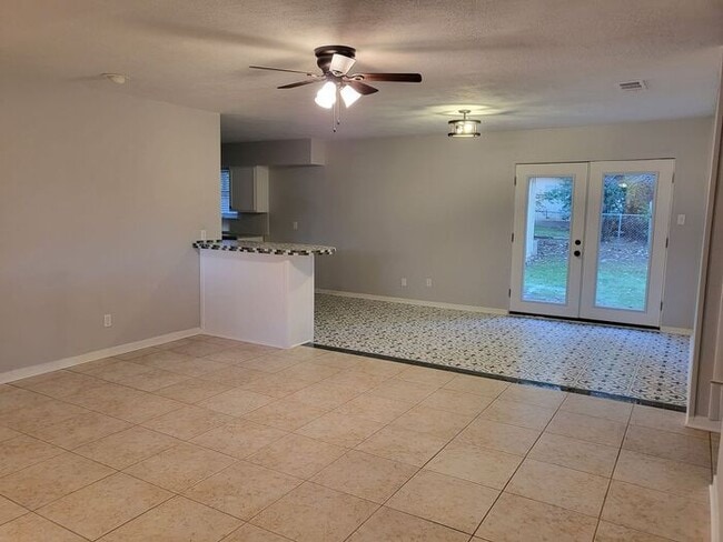 Building Photo - 1713 Chip-N-Dale Dr