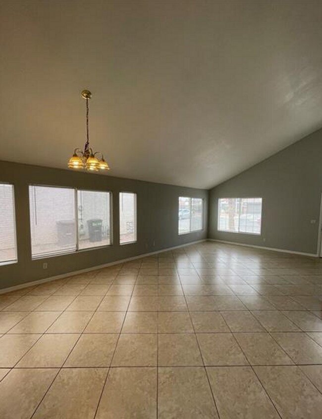 Foto del edificio - LOVELY 2 STORY HOME, 3 BEDROOMS, 2.5 BATHR...