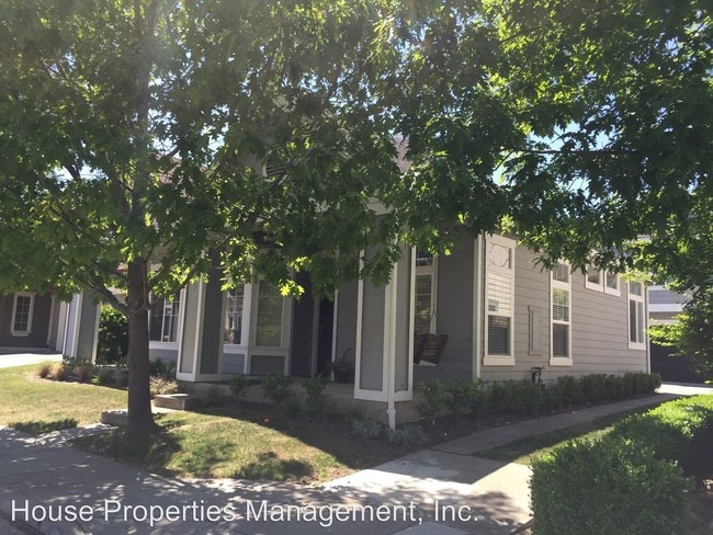 Building Photo - 3 br, 2 bath House - 1711 Spur Ridge Ln