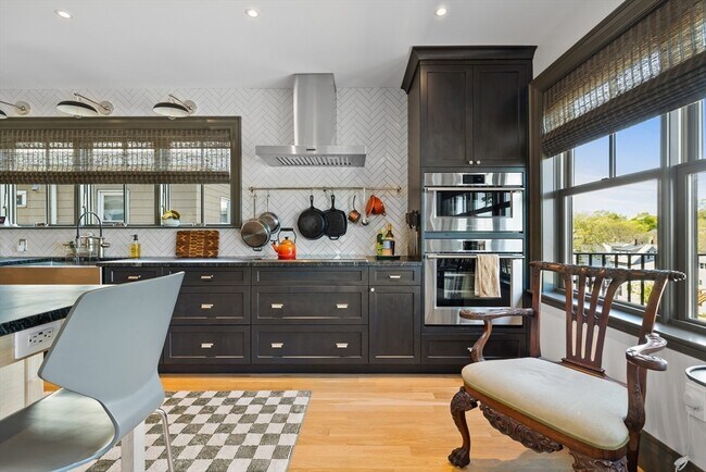 Building Photo - 11 Montrose St