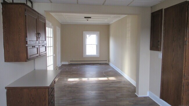 Building Photo - 246 N Elm St