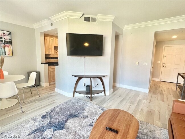 Building Photo - 210 E Flamingo Rd