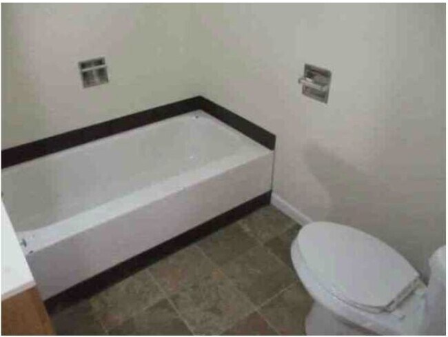 Bath - 13806 Locust St