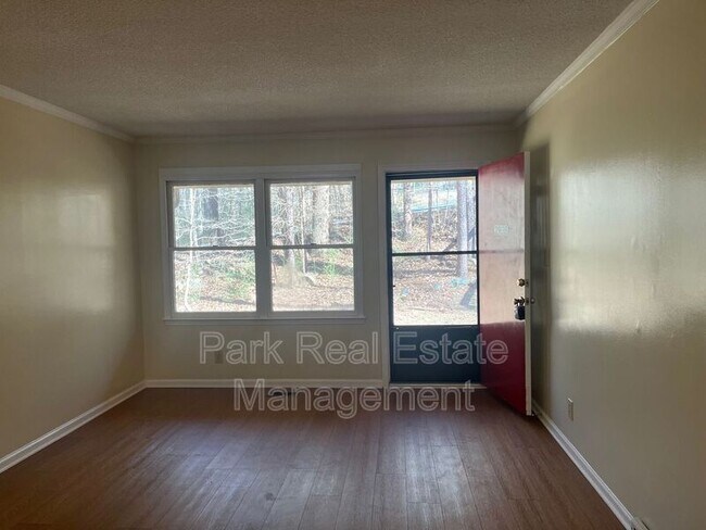 Foto del edificio - 293 Cedar Terrace Rd