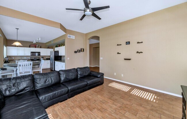 Foto del edificio - 11155 E Laurel Ln