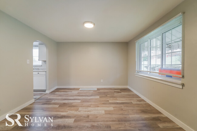 Building Photo - Do not miss out on this lovely 3BR 1BA bri...