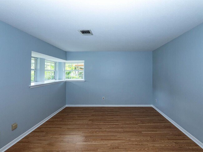 Building Photo - 926 Luella Ave