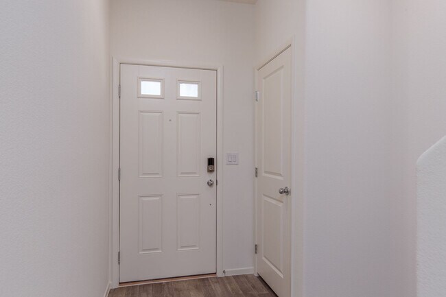 Foto del edificio - Newer 3 bedroom townhome