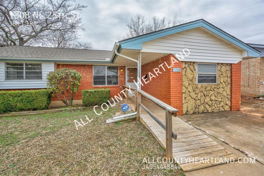 Primary Photo - 1308 NE 25th St