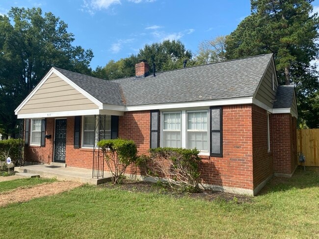 Building Photo - $500 OFF FIRST MONTH'S RENT!