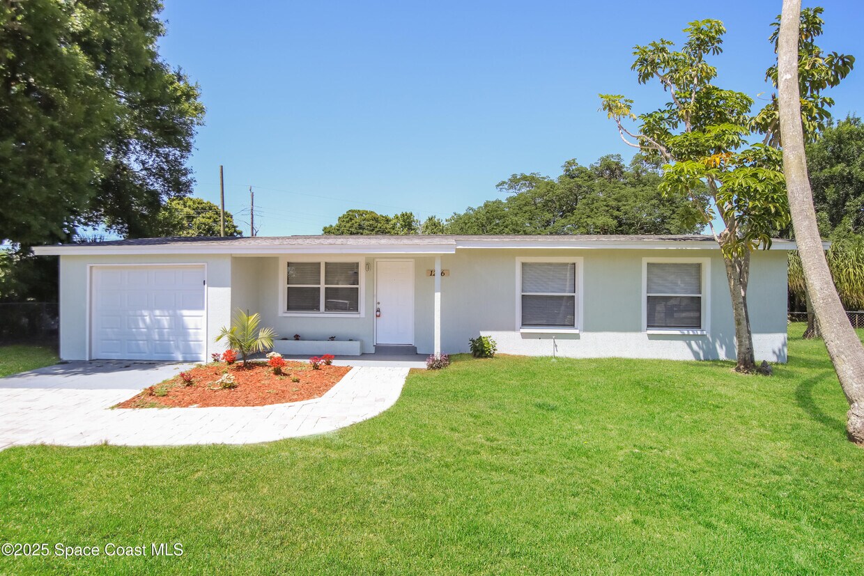 Foto principal - 1286 Hollywood Dr