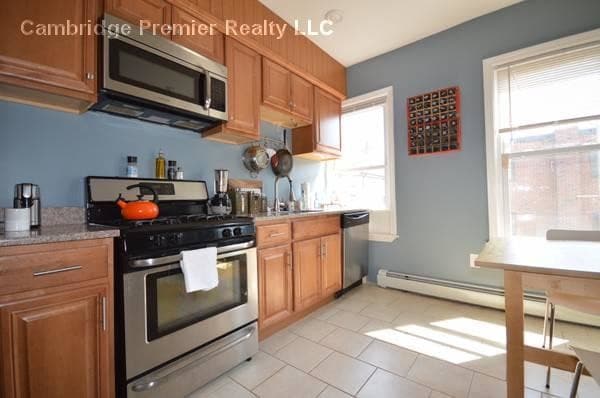 Primary Photo - 21 Rossmore St