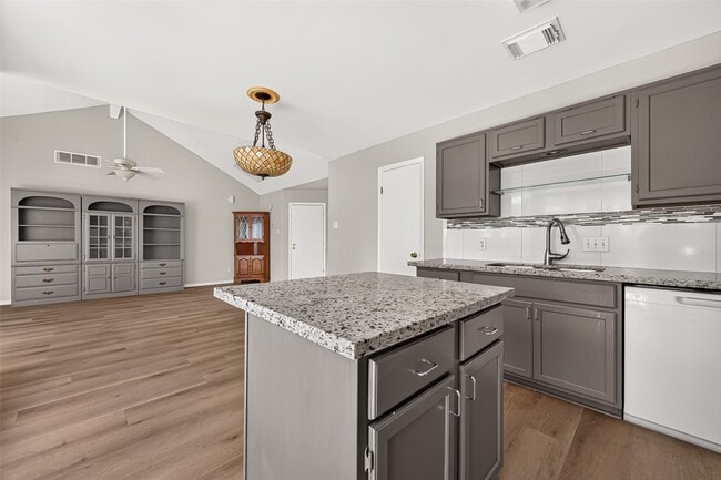 Building Photo - 3918 Millrock Cir
