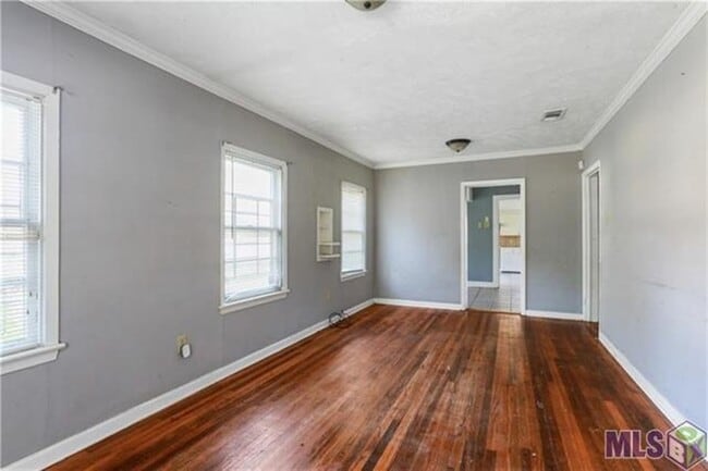 Building Photo - 5921 Byron Ave
