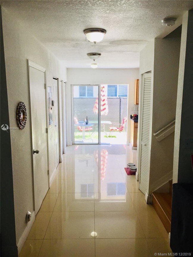 Foto del edificio - 2060 NE 167th St