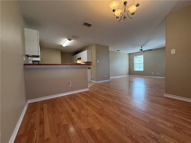 Foto del edificio - 512 Lakeside Dr