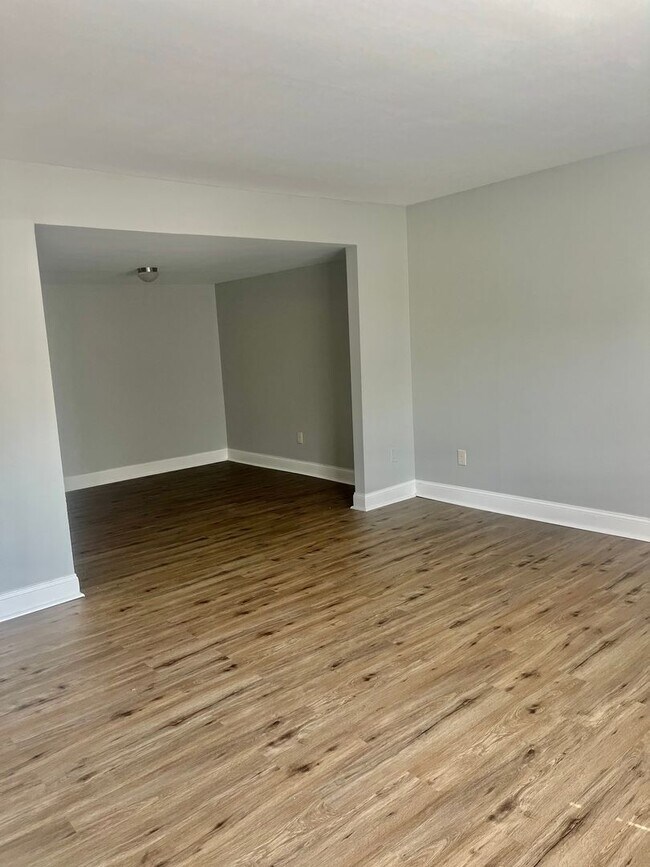 Foto del edificio - 3 Bedroom 2.5 Bath Unit Townhouse Frederic...
