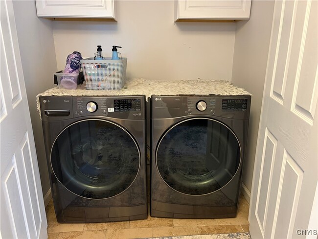 Foto del edificio - 7667 Charlemont Dr