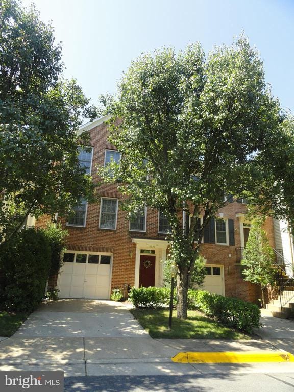Building Photo - 2050 Meadow Springs Dr