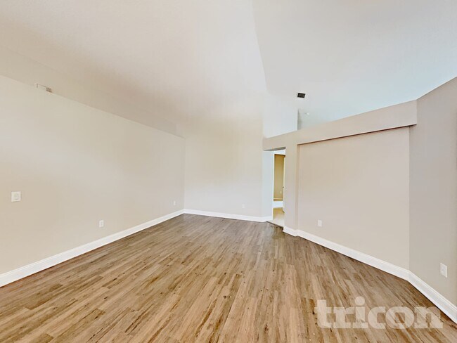 Foto del edificio - 6926 Waterbrook Ct