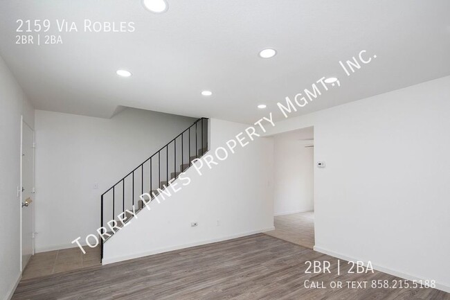 Building Photo - Oceanside: Beautiful 2 bed / 1.5 bath Town...