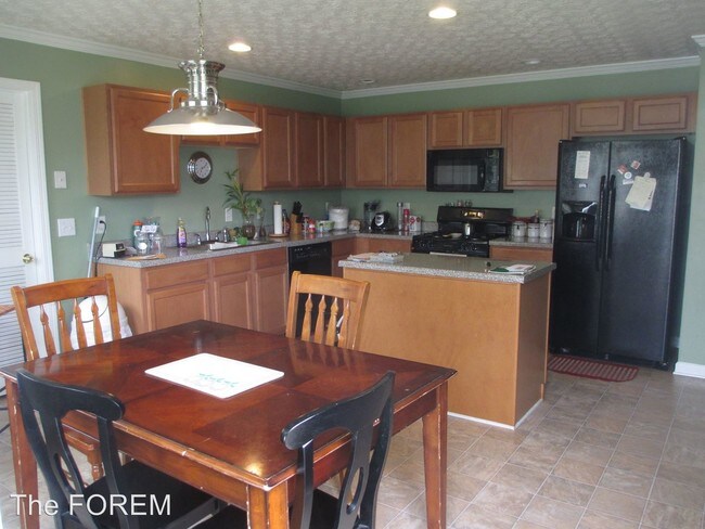 Building Photo - 6205 Treeridge Dr NW