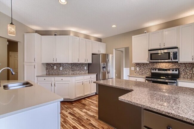 Building Photo - 1810 Penstemon Lane, Shakopee, MN, 55379