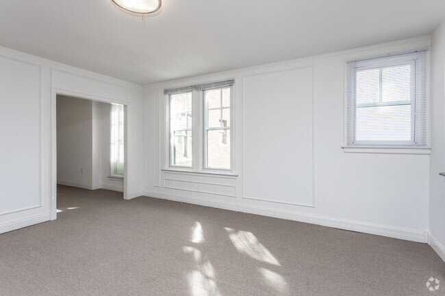 1BR, 1BA - 676 SF - (55+ only) Commonwealth Senior Apartments