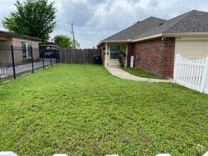 Building Photo - 6748 Trail Lake Dr