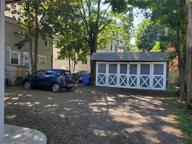 Building Photo - 443 Meigs St