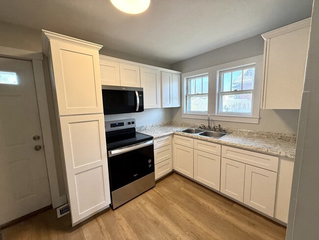 Building Photo - 1102 E Mt Vernon St