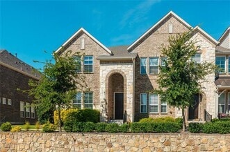Building Photo - 913 Utica Dr