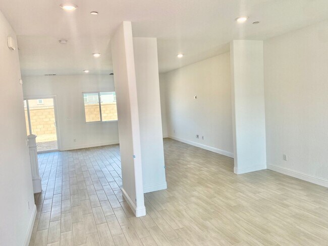 Foto del edificio - BRAND NEW 4/2.5 Lennar In Riverstone Commu...