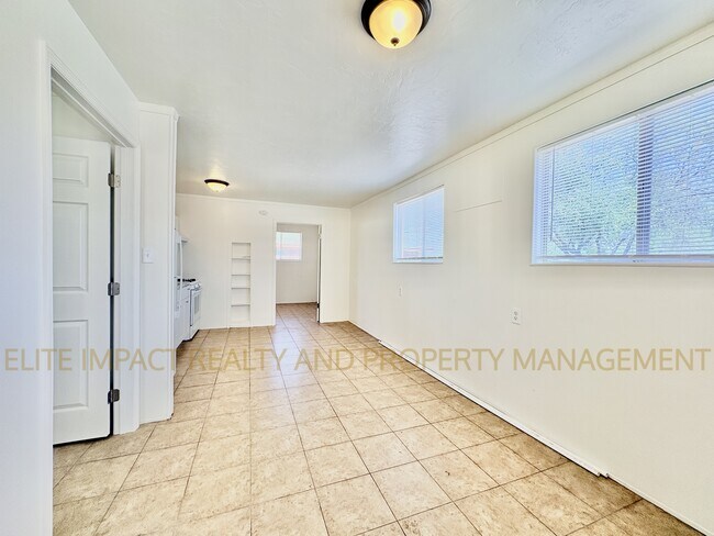 Foto del edificio - 2466 N Treat Ave