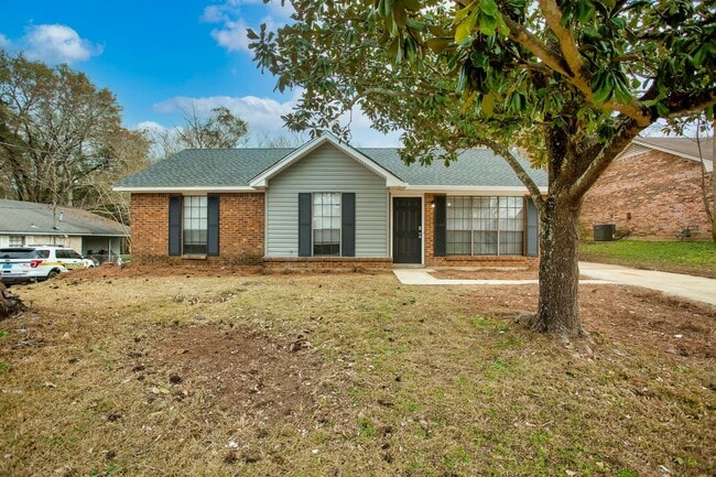 Building Photo - ** 3 Bed 2 Bath located off Wares Ferry rd...