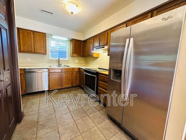 Building Photo - 7650 Chatham Cir NW