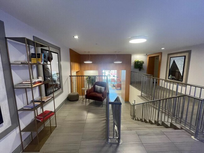 Foto del edificio - 355 I St SW