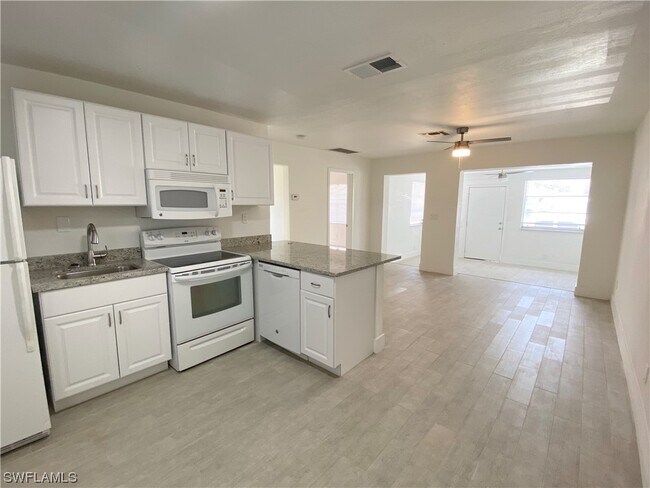 Foto del edificio - 315-317 Tarpon Dr
