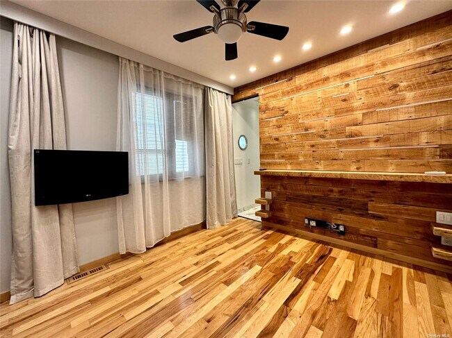 Foto del edificio - 60-10 60th St